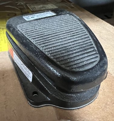 LINEMASTER CLIPPER SERIES MOMENTARY FOOT SWITCH PEDAL