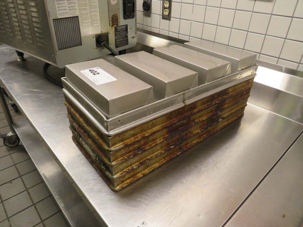 Lot 402 - LOAF PANS