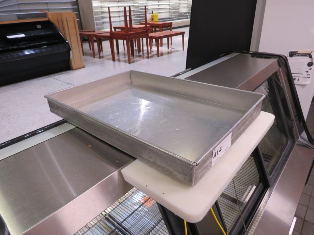 Lot 414 - SHEET CAKE PAN