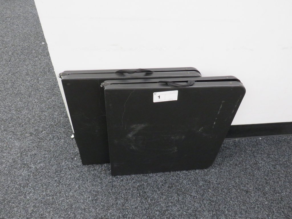 Lot 1 - 4FT FOLDING TABLES